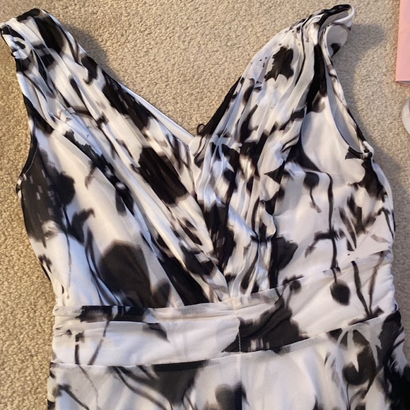 NWT Simply Vera Wang asymmetrical dress - Picture 10 of 12